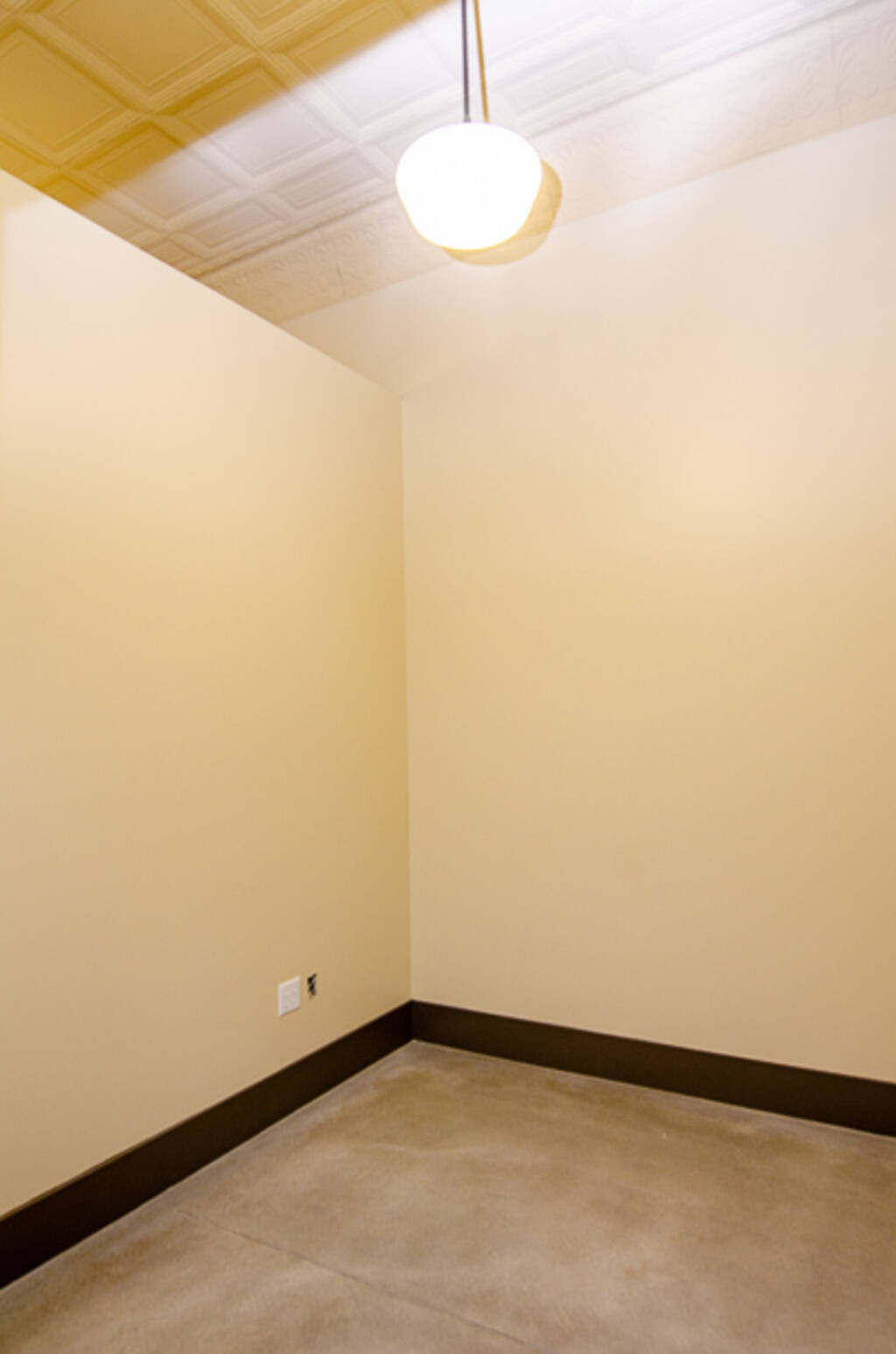 Suite B View of Ceiling and Light fixture for Office 1