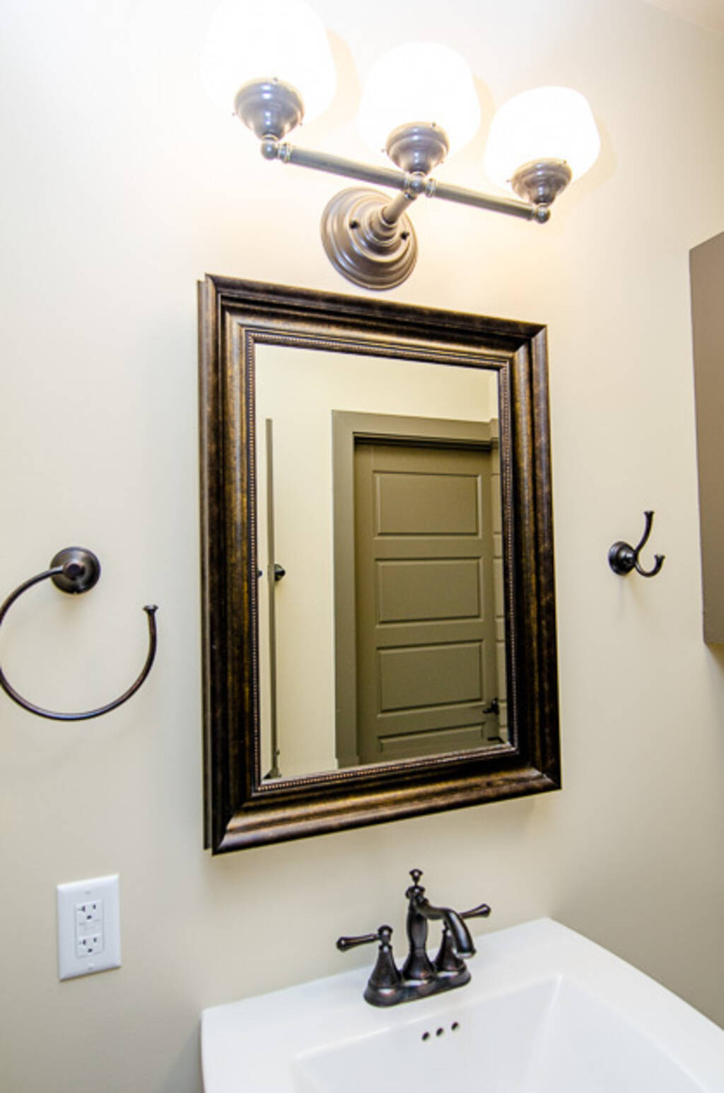 Loft 2B bathroom mirror and lights